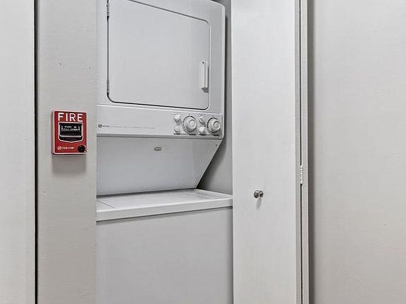 5th image of 1903 Spruce St APT 3E