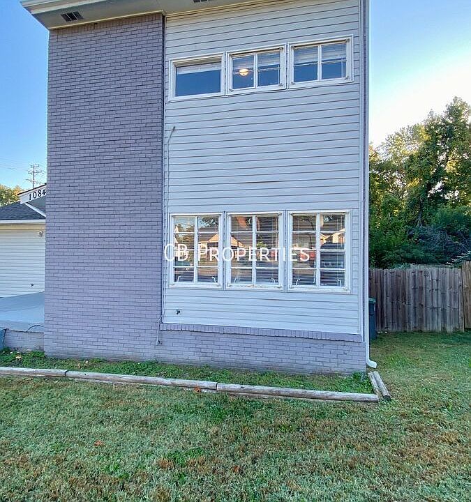 1st image of 1084 N Evergreen St #1084
