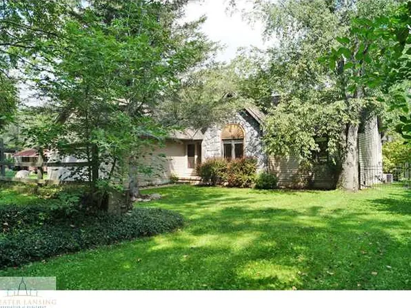 809 E Dill Dr, Dewitt, MI 48820