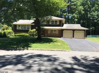 9 W Circuit Dr, Succasunna, NJ 07876