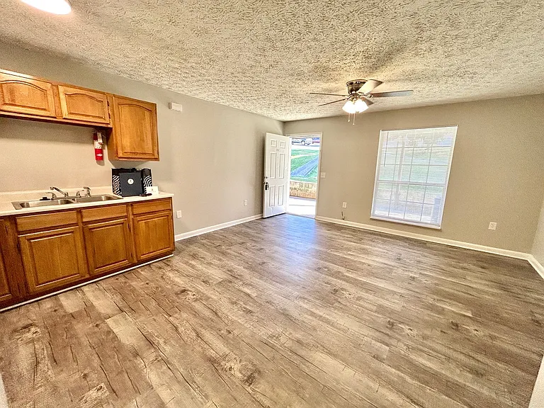Lakeland Hills Apartment Homes — Photo 18