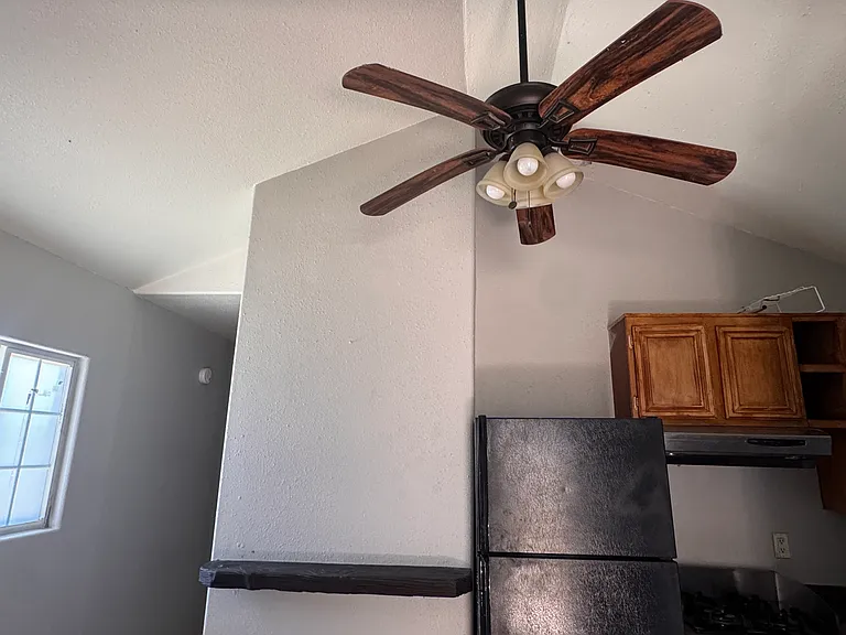 1341 E 4th St #1 — Photo 9