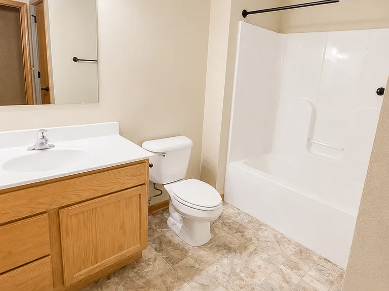 Berry Pointe Luxury Apartments — Photo 39