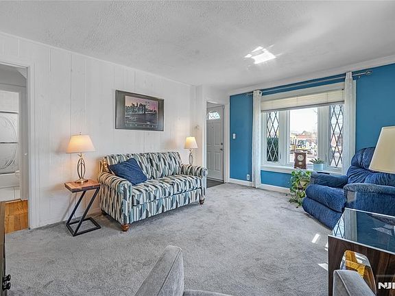4th image of 170 Spring Valley Ave