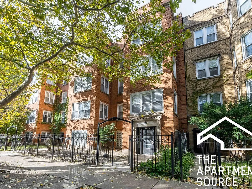 6304 N Oakley Ave #3