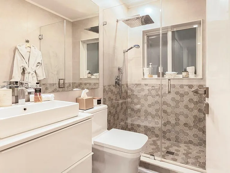 1535 Robbia Ave — Photo 12
