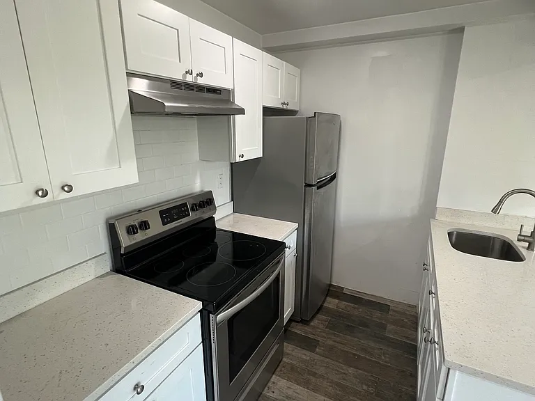 320 E Mosholu Pkwy S #4D — Photo 4