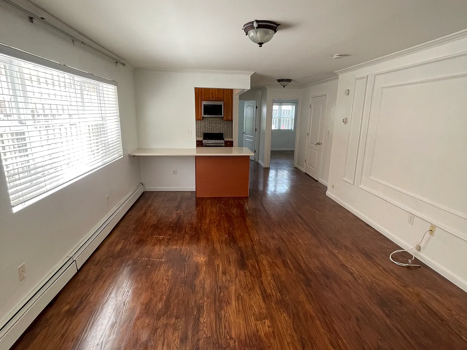 3 bed, 1000 sqft, $3,200 — Photo 3