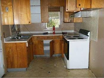 3rd image of 31 N Carol Ave