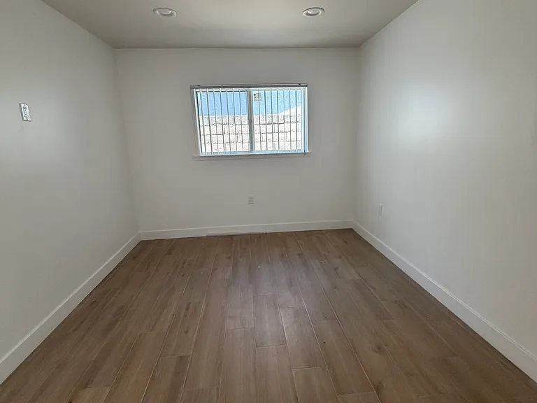 941 Lodgewood Way #B — Photo 8