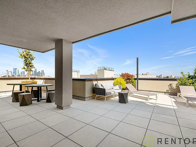494 Manhattan Ave #4A — Photo 8
