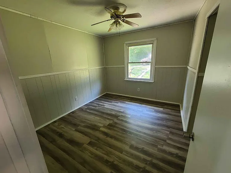 182 Delp St — Photo 34