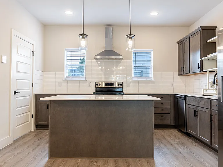 411 Ira Ave #2102 — Photo 9