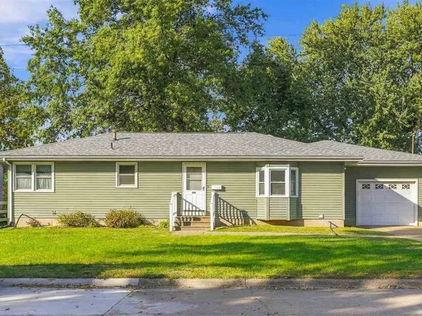 816 E Harrison St, Washington, IA 52353