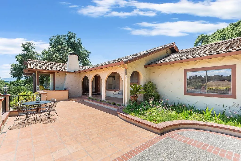 22322 Regnart Rd photo 1