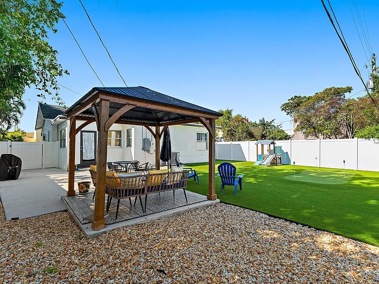 423 Avenida Alegre — Photo 31