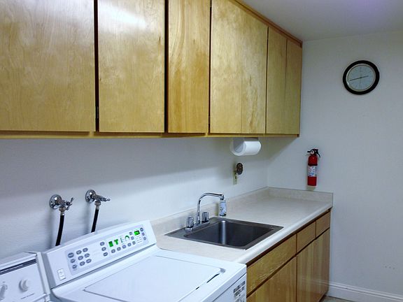 Laundry room, lots of storag