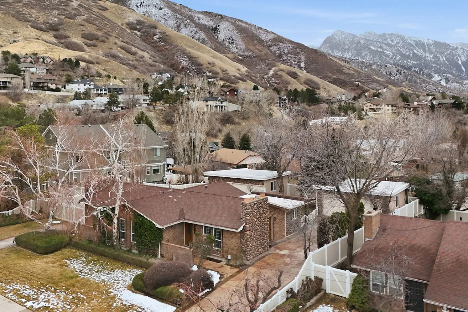3 bed, 2.0 bath, 1883 sqft, $6,154 — Photo 2