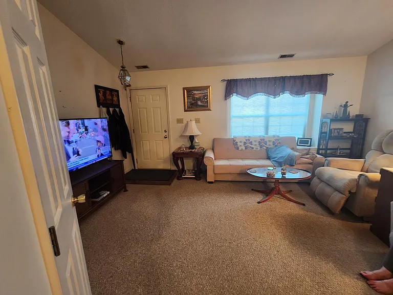 315 Sycamore St — Photo 4