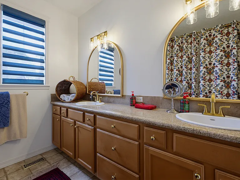 1739 E Pisa St — Photo 10