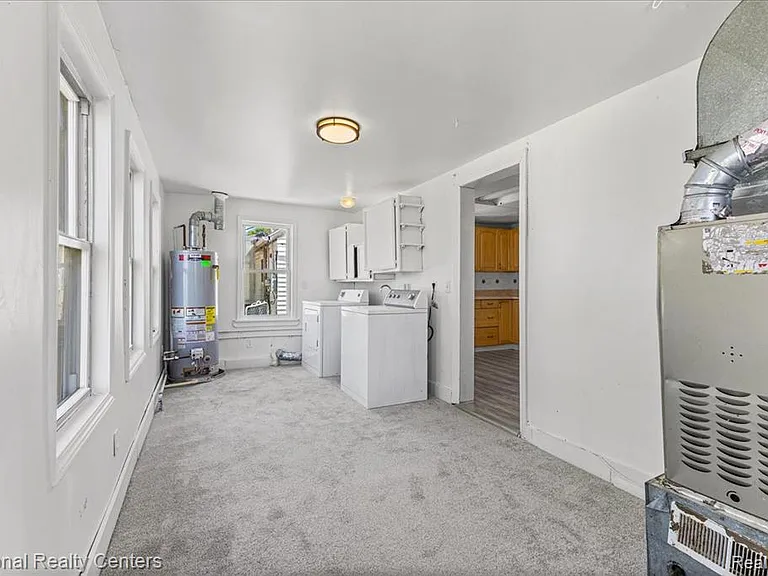 25357 Lawn St — Photo 9