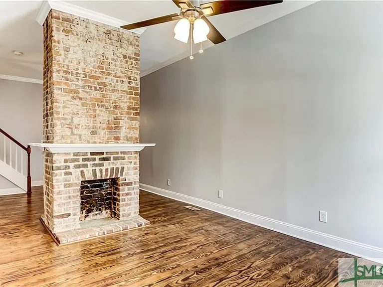 525 E Gaston St — Photo 5