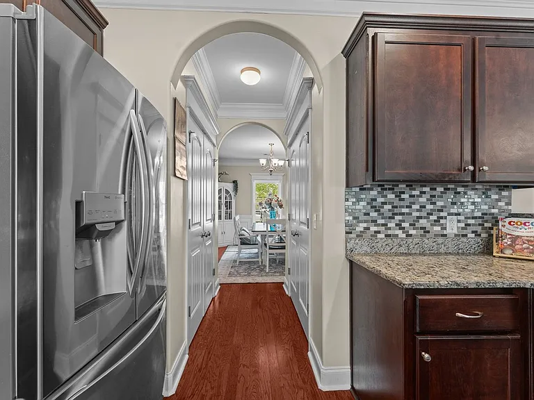 108 Saratoga Dr — Photo 9