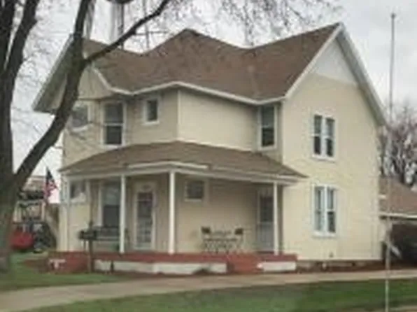 209 W Main St, Waunakee, WI 53597