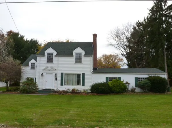 33 McArthur Dr, Boardman, OH 44512