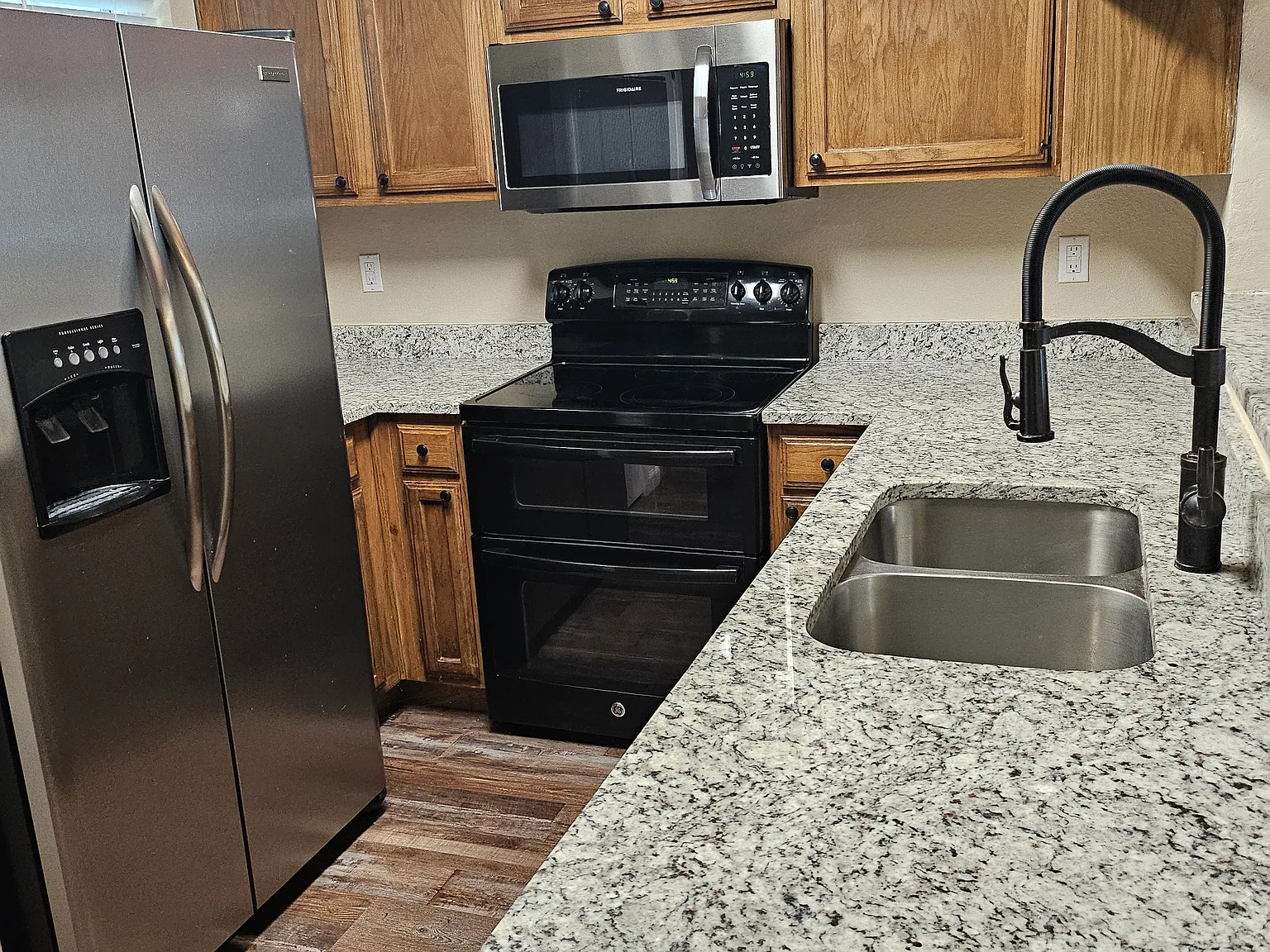 2 bed, 1.5 bath, 976 sqft, $1,675 — Photo 4