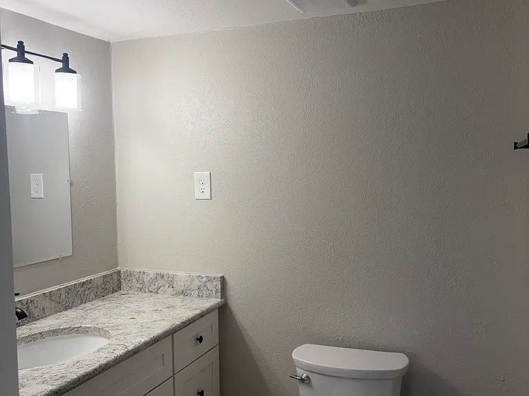 21074 Hamilton Ave — Photo 6