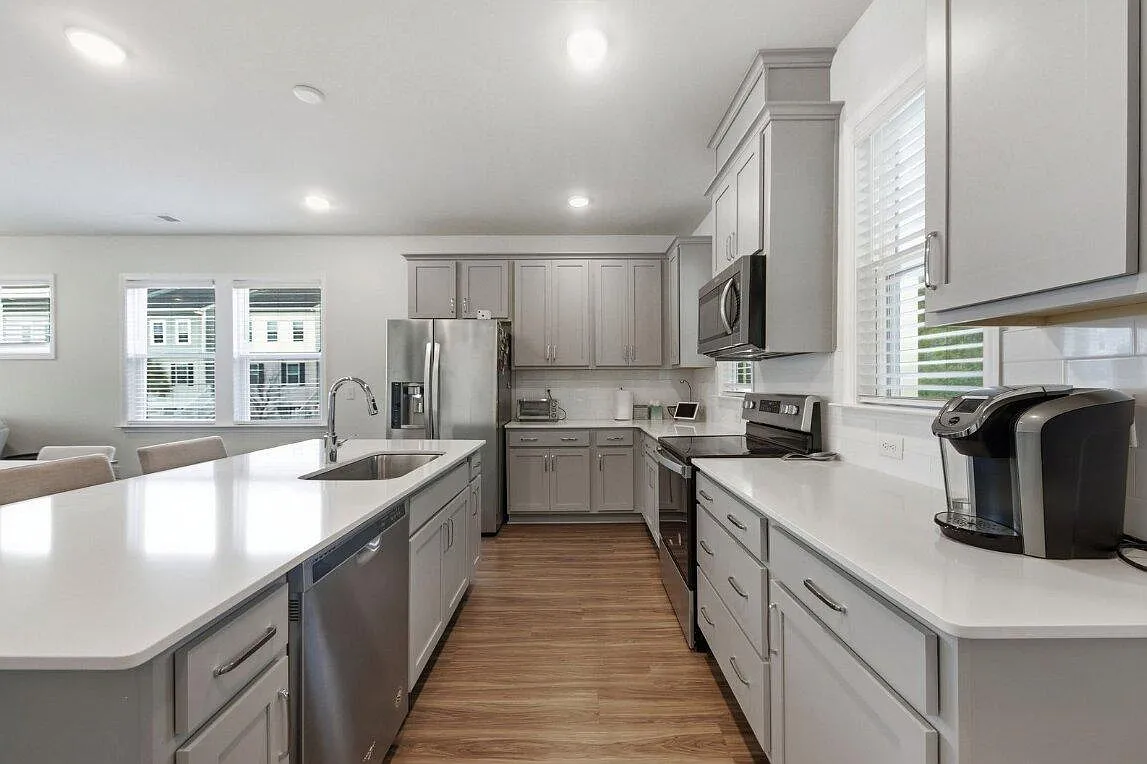 301 Lanyard St — Photo 4