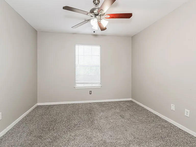 2130 Whittier Dr — Photo 11