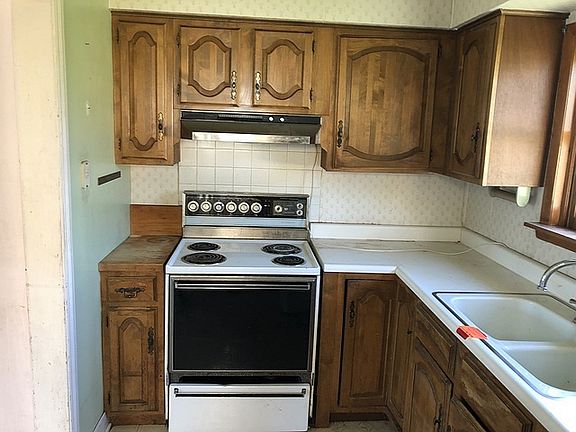 5th image of 9105 Bartlett Ave