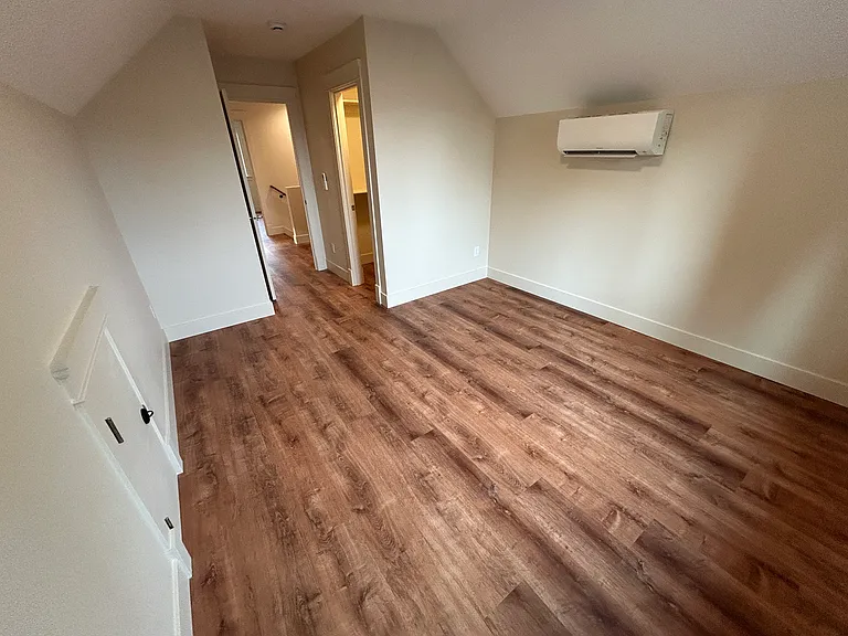 1598 Court St NE #1 — Photo 19