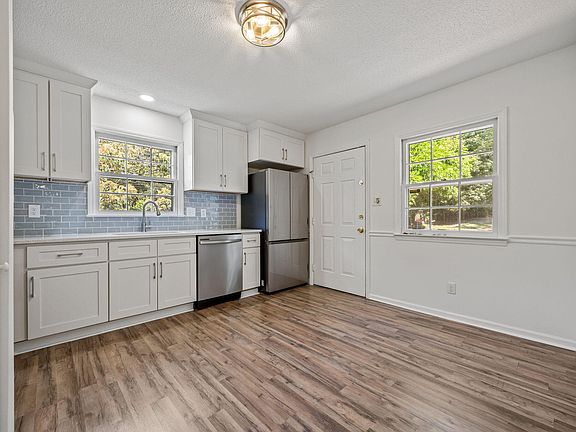 5th image of 105 E Murray Ave