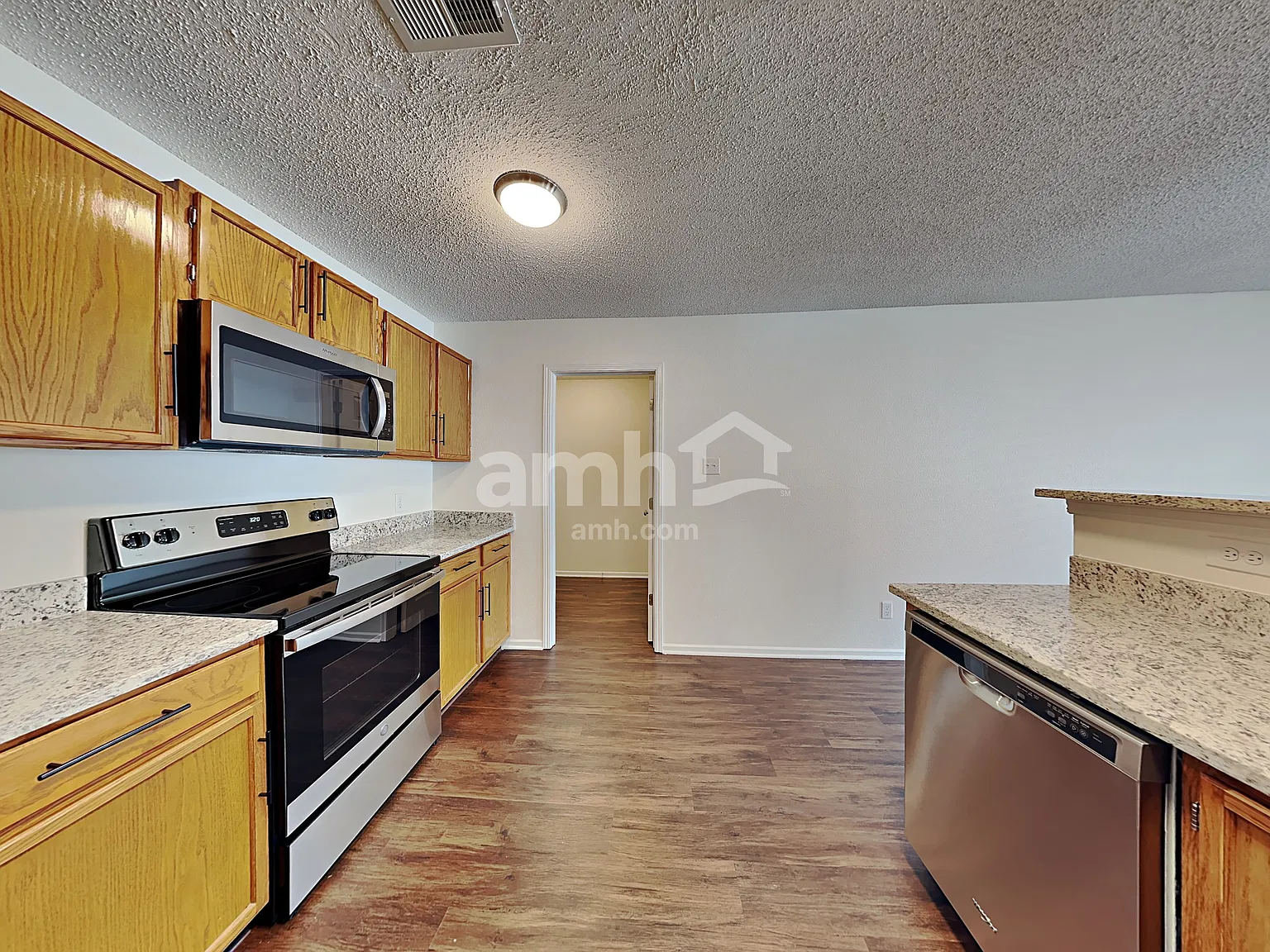 4 bed, 2.5 bath, 2340 sqft, $2,295 — Photo 3