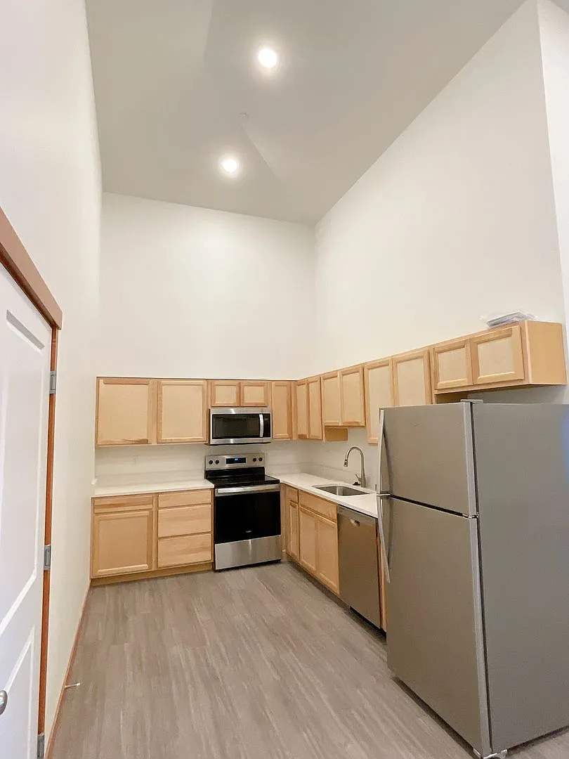 1205 N Garden St — Photo 2