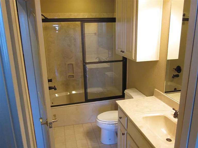 208 N Bryan Ave #21 — Photo 2