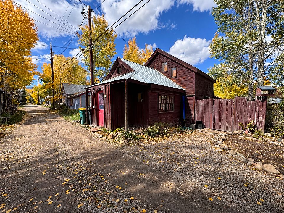 1st image of 208 Gothic Ave
