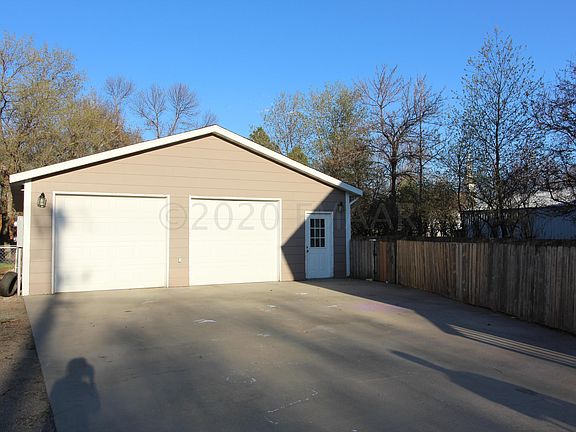 2nd image of 171 5th Ave N