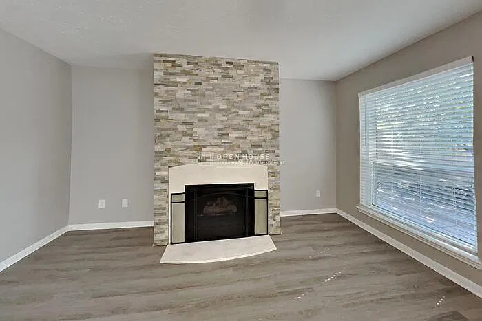 4 bed, 2.5 bath, 2697 sqft, $2,325 — Photo 4