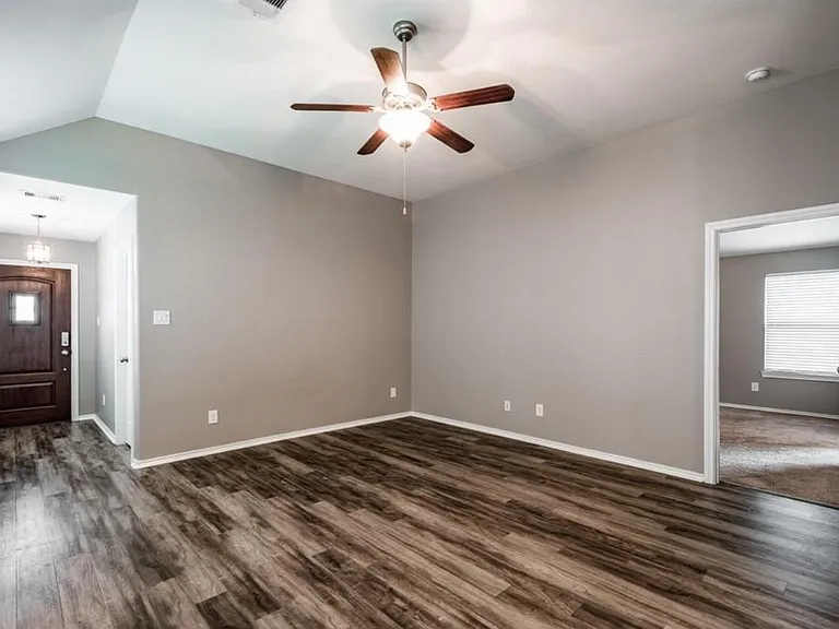 8314 Broadleaf Ave — Photo 6