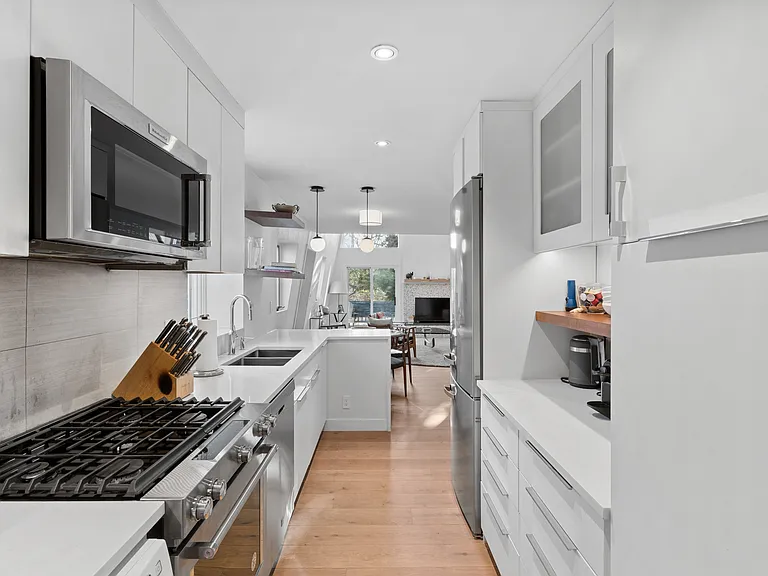 75 Cliff Rd — Photo 10