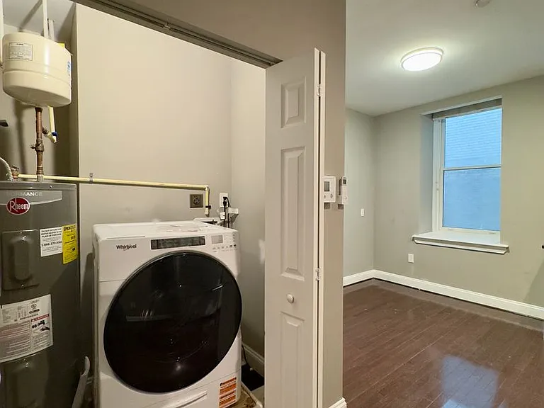 Apartment Units with In-Unit Laundry in Downtown Baltimore, MD! — Photo 19