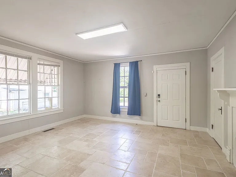 356 Jackson St — Photo 11