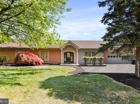 2011 Maplewood Dr, Hagerstown, MD 21740