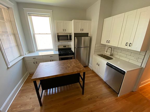 5th image of 874 N Paulina St #3F