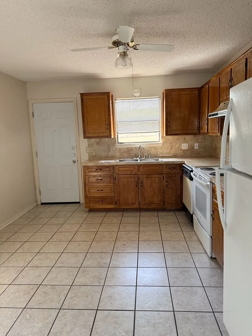 201 Horseshoe — Photo 4