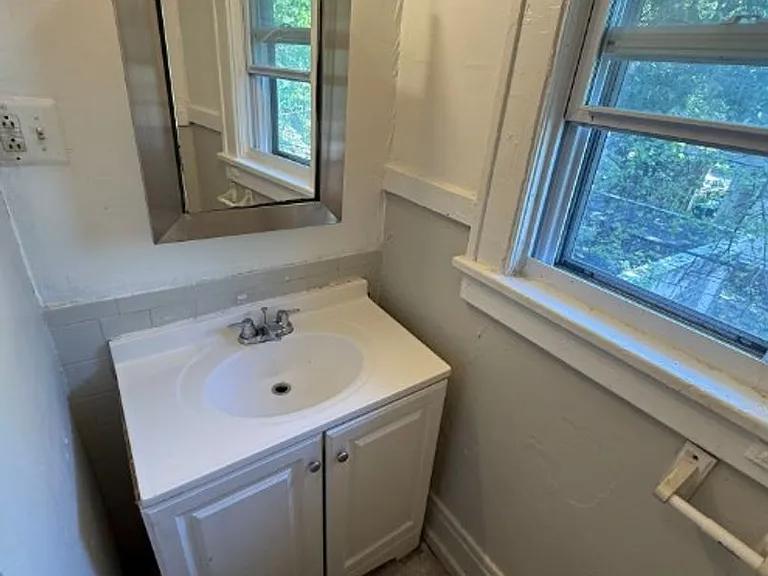 27 Carthage Dr — Photo 5